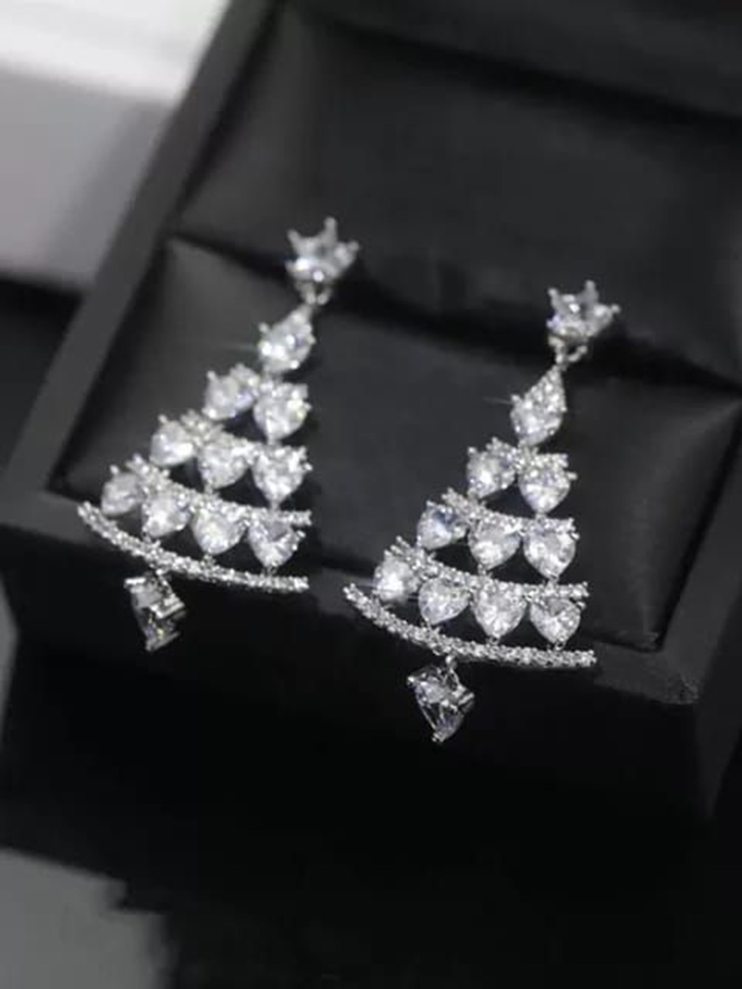 

YU FASHIONS Geometric Drop Earrings, Silver