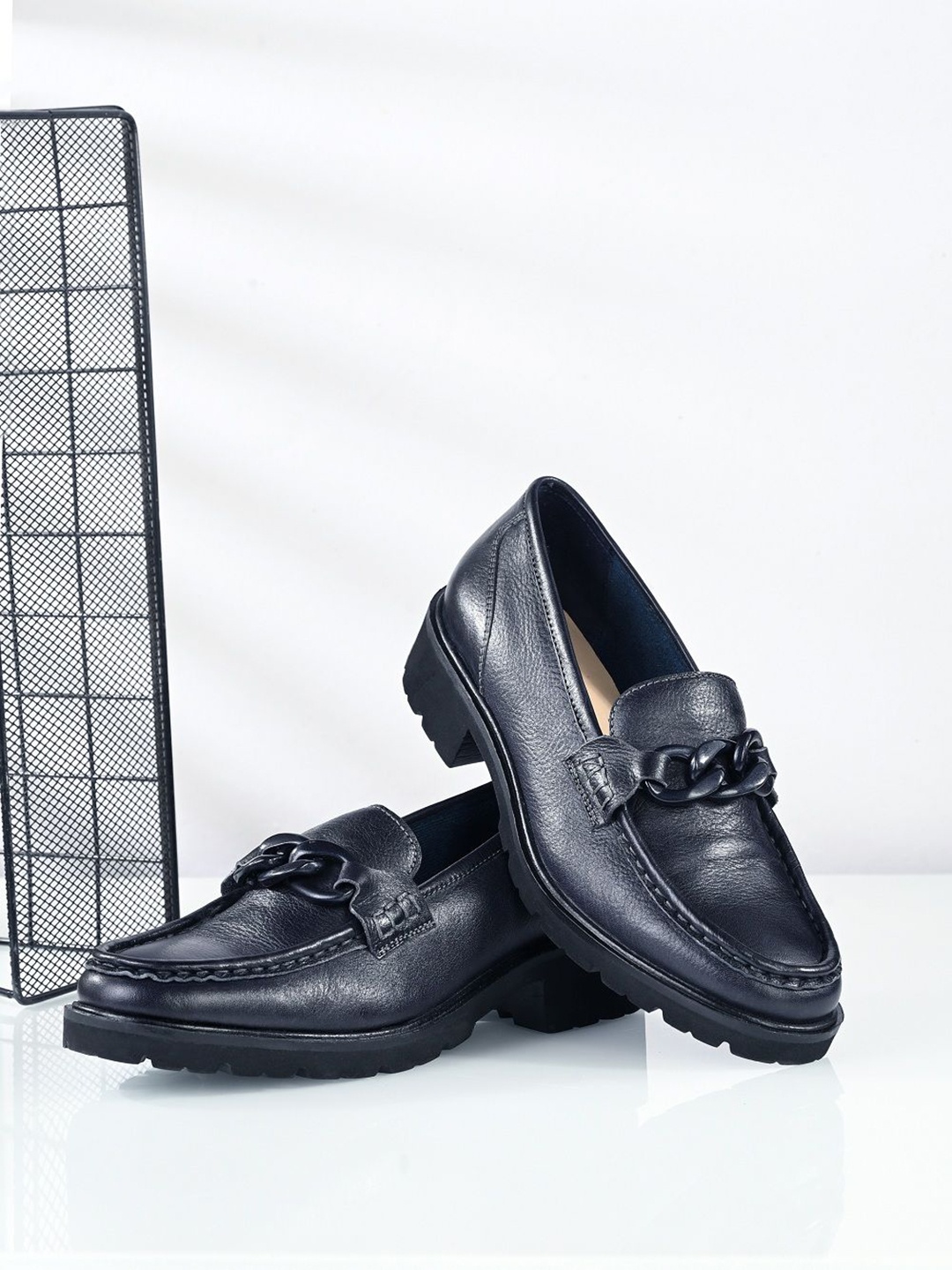 

Overdrive Women Leather Loafers Shoes, Navy blue