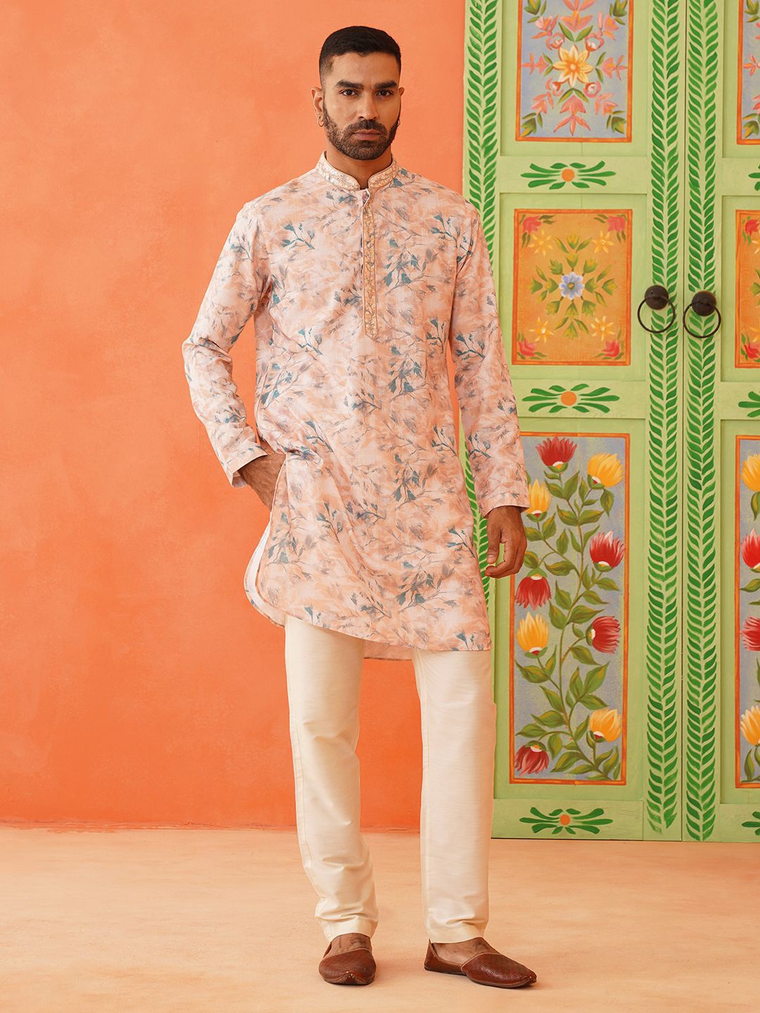 

TheEthnic.Co Floral Printed Mandarin Collar Straight Cotton Kurta, Peach