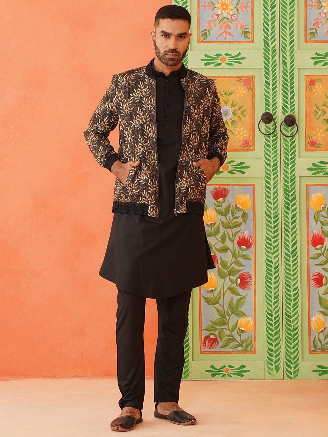 

TheEthnic.Co Men Floral Printed Sherwani Set, Black