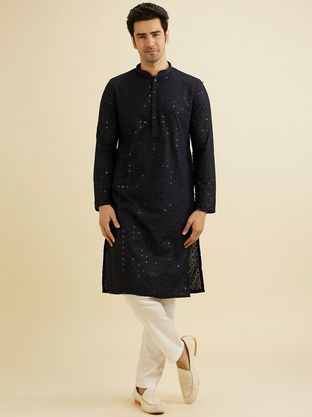 

Manyavar Geometric Embroidered Chikankari Mandarin Collar Straight Kurta With Trousers, Black