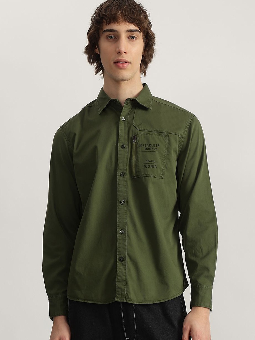 

Iconic Men Spread Collar Solid Cotton Casual Shirt, Olive