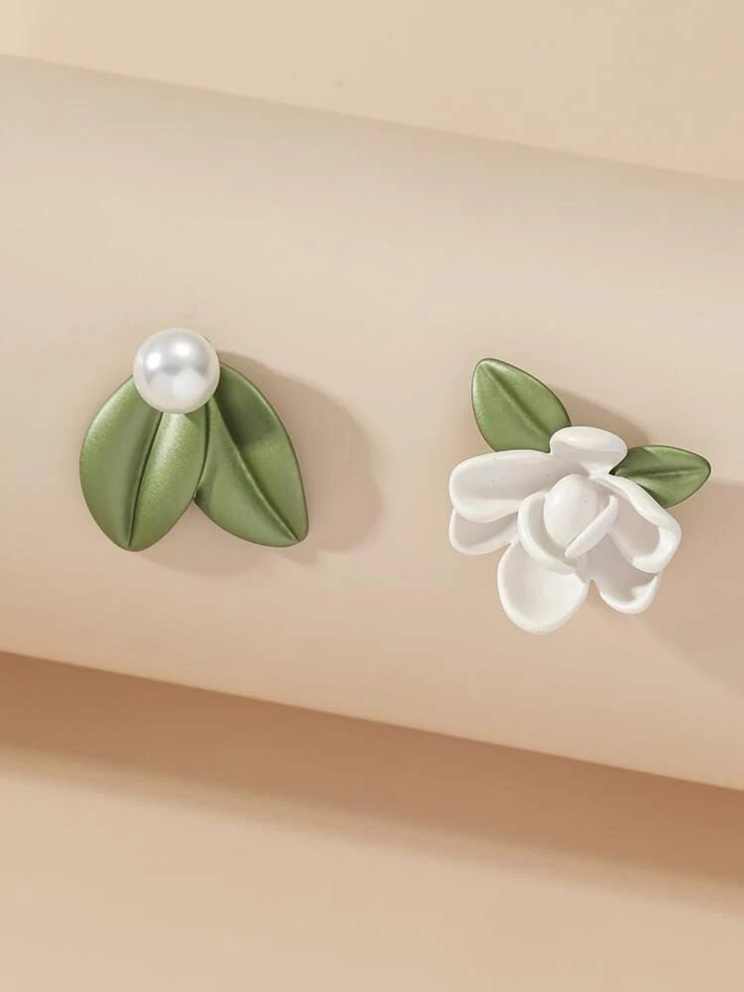 

YU FASHIONS Unique Cute Floral Studs Earrings, Green