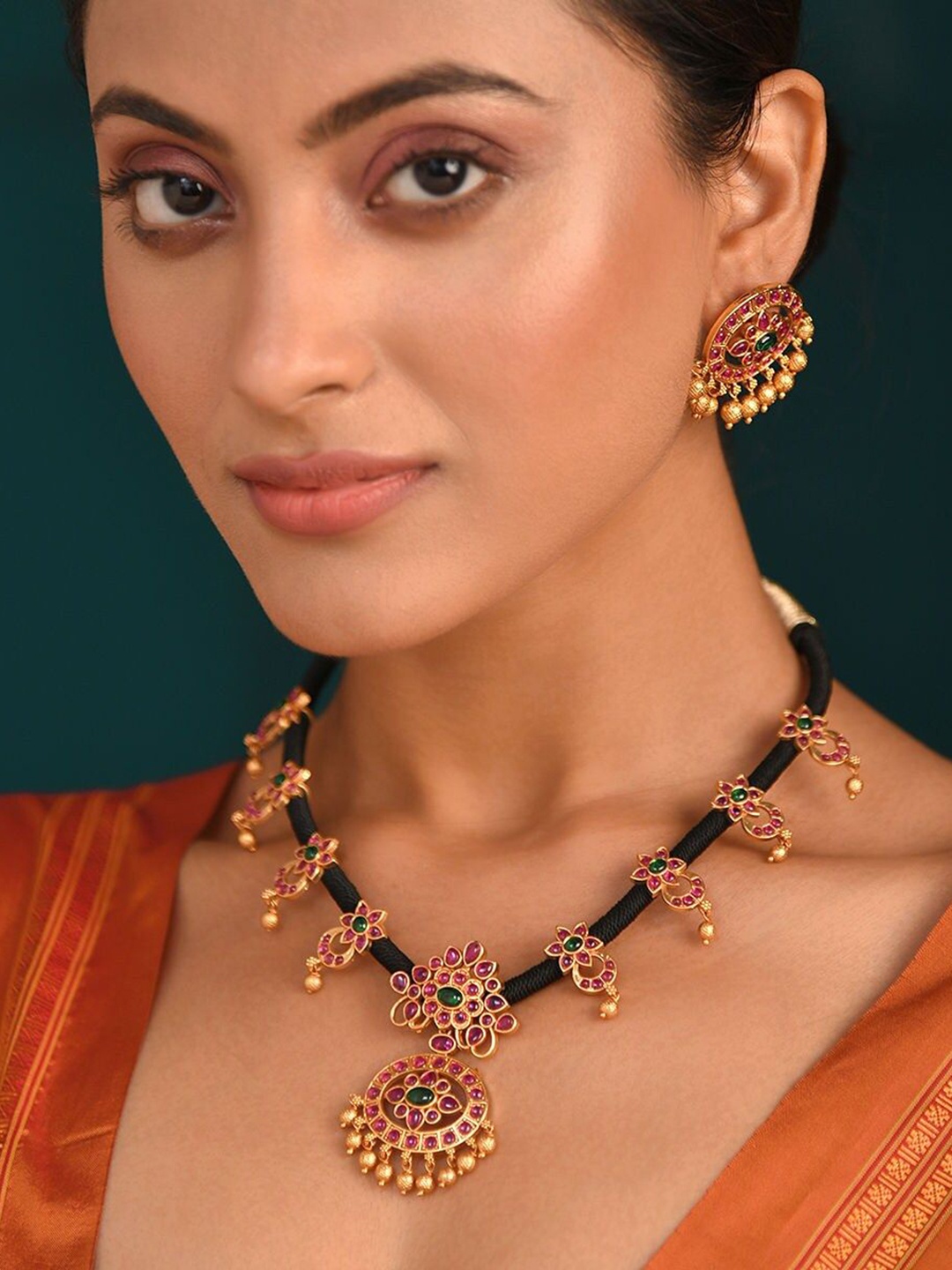 

JAYPORE Gold-Plated Stone Studded & Beaded Jewellery Set