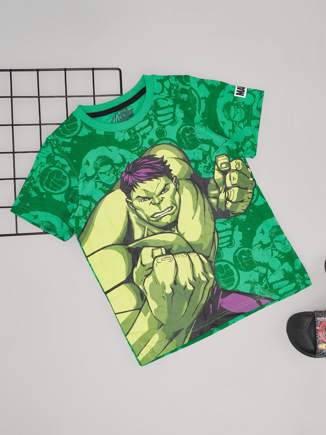 

Pantaloons Junior Boys Avengers Applique T-shirt, Green