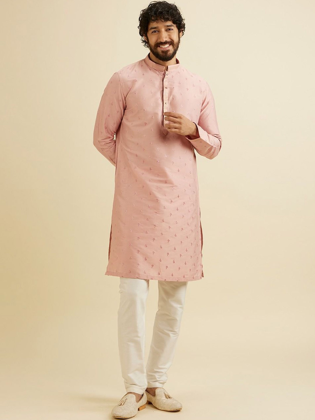 

Manyavar Ethnic Motifs Embroidered Sequinned Kurta with Pyjama, Pink