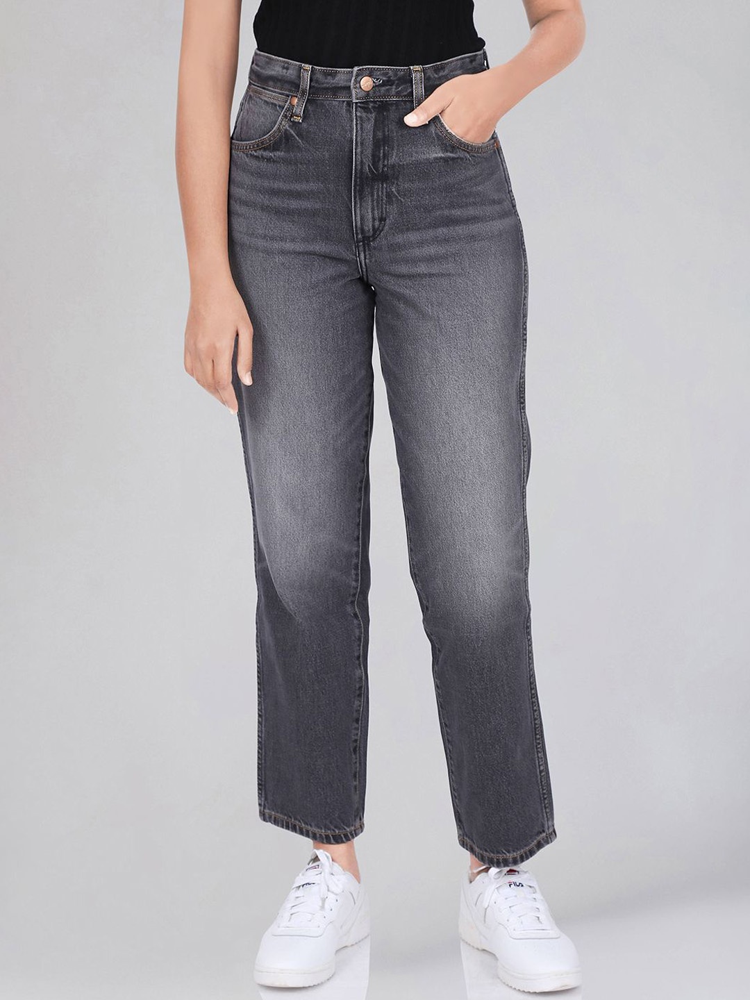 

Wrangler Women Straight Fit Heavy Fade Jeans, Black