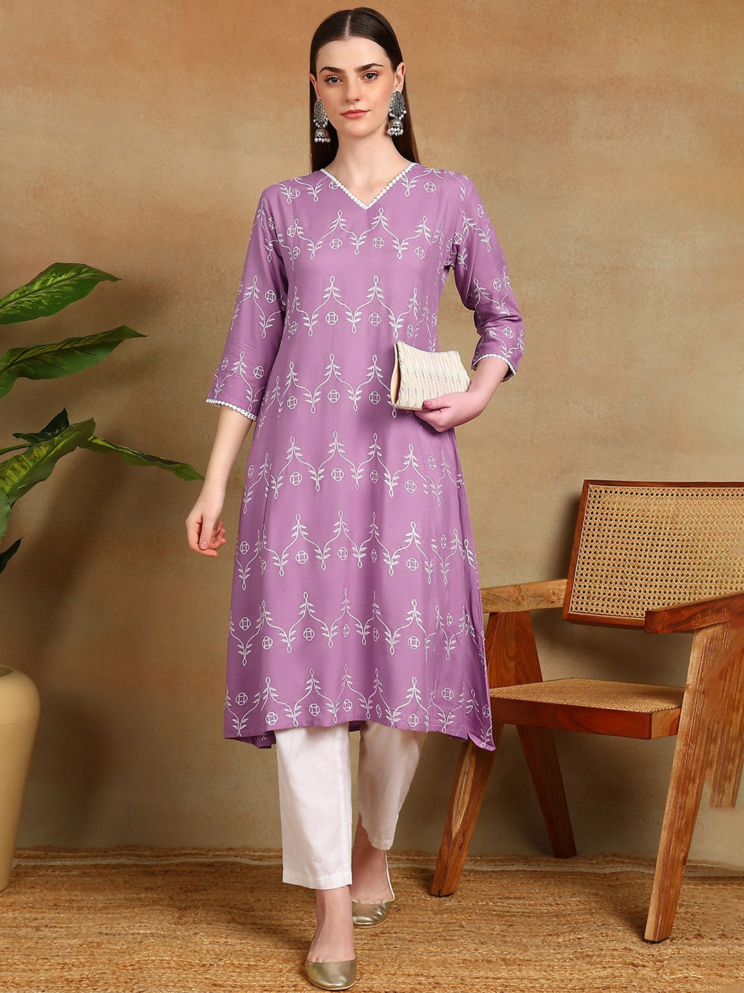 

KALINI Ethnic Motifs Embroidered Zari Work V-Neck Straight Kurta, Purple