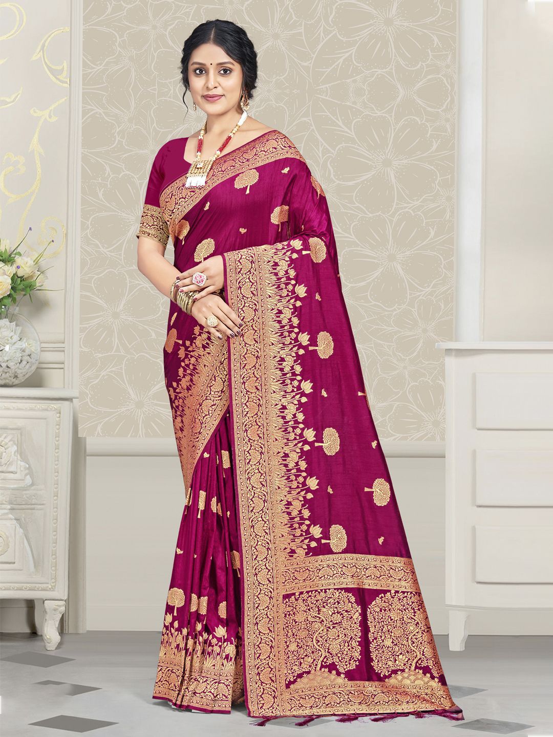 

Ishin Floral Zari Silk Blend Saree, Magenta