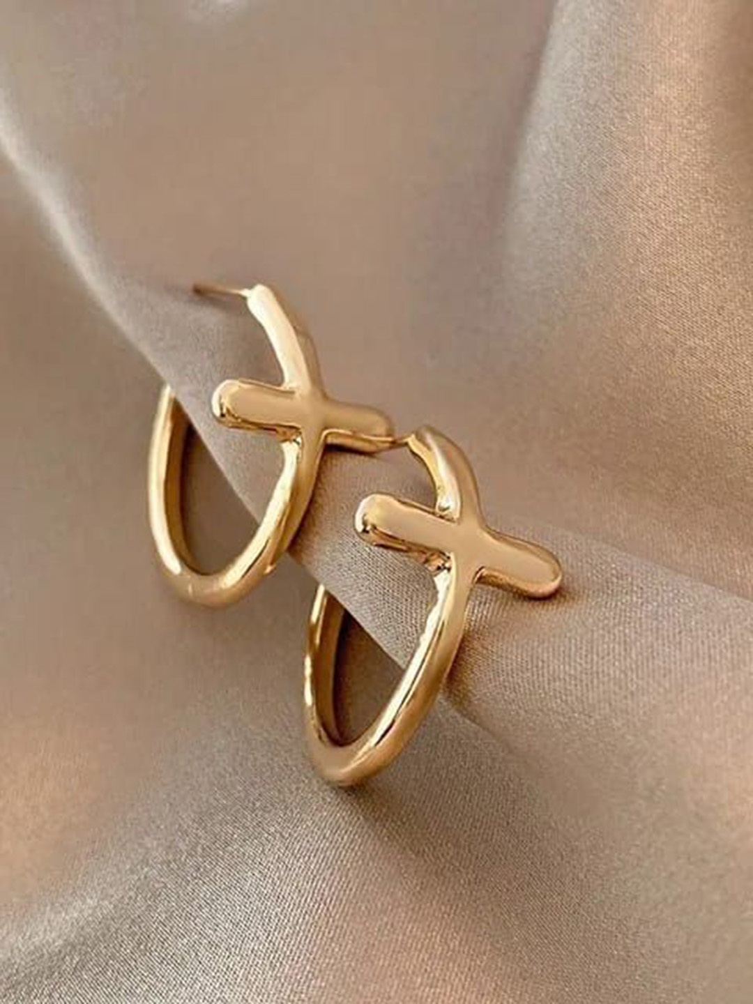 

YU FASHIONS Gold Plated Contemporary Hoop Earrings
