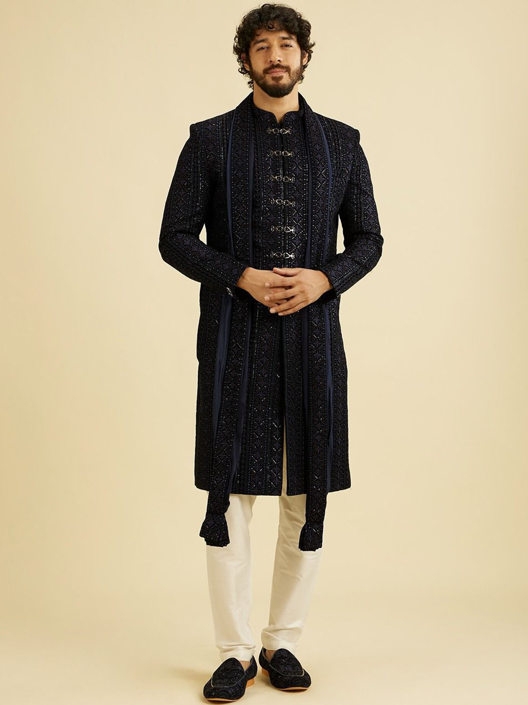 

Manyavar Men Embroidered Sherwani With Dupatta, Blue
