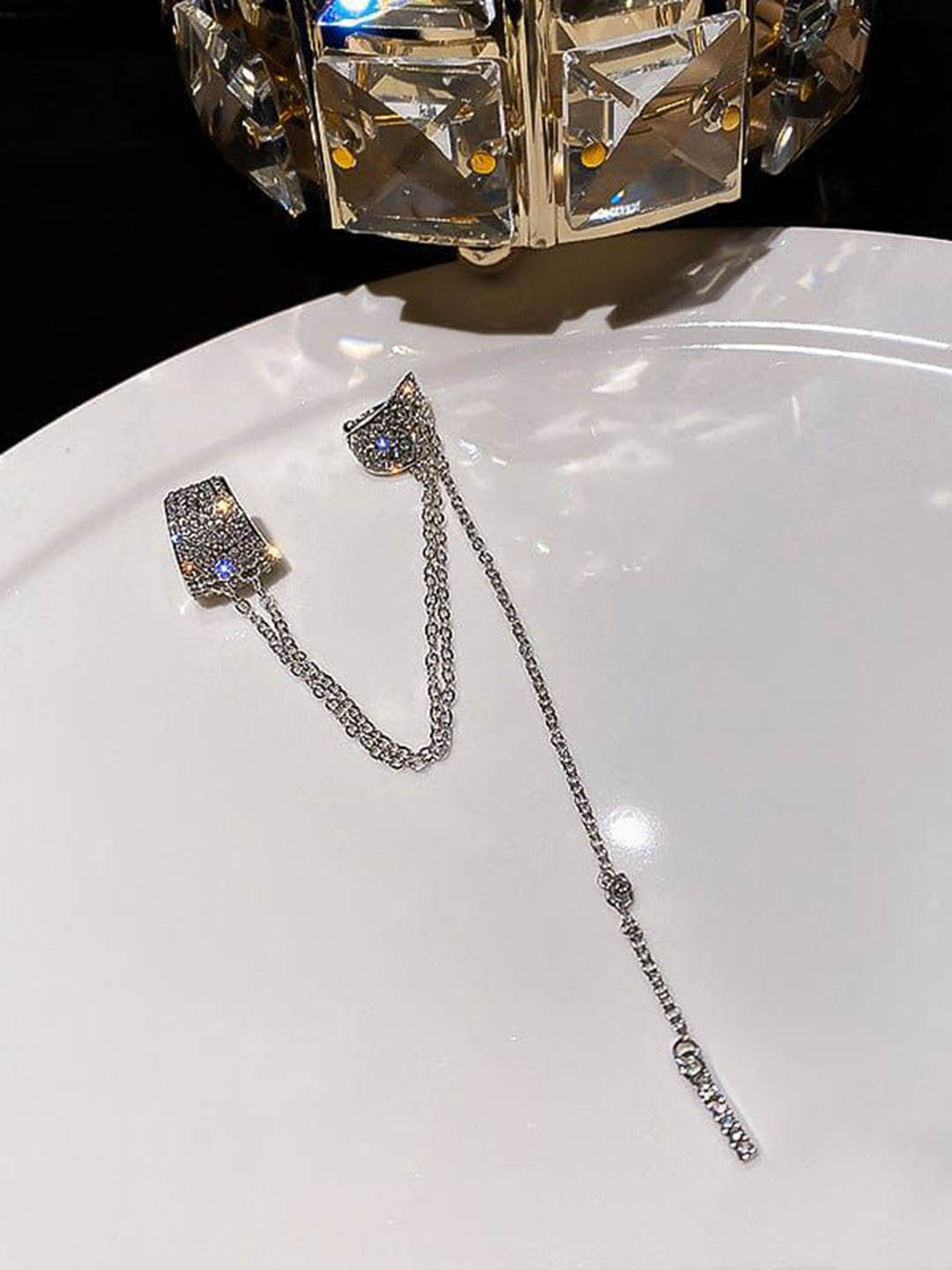 

YU FASHIONS Silver-Plated Rhinestone Studded Contemporary Drop Earrings
