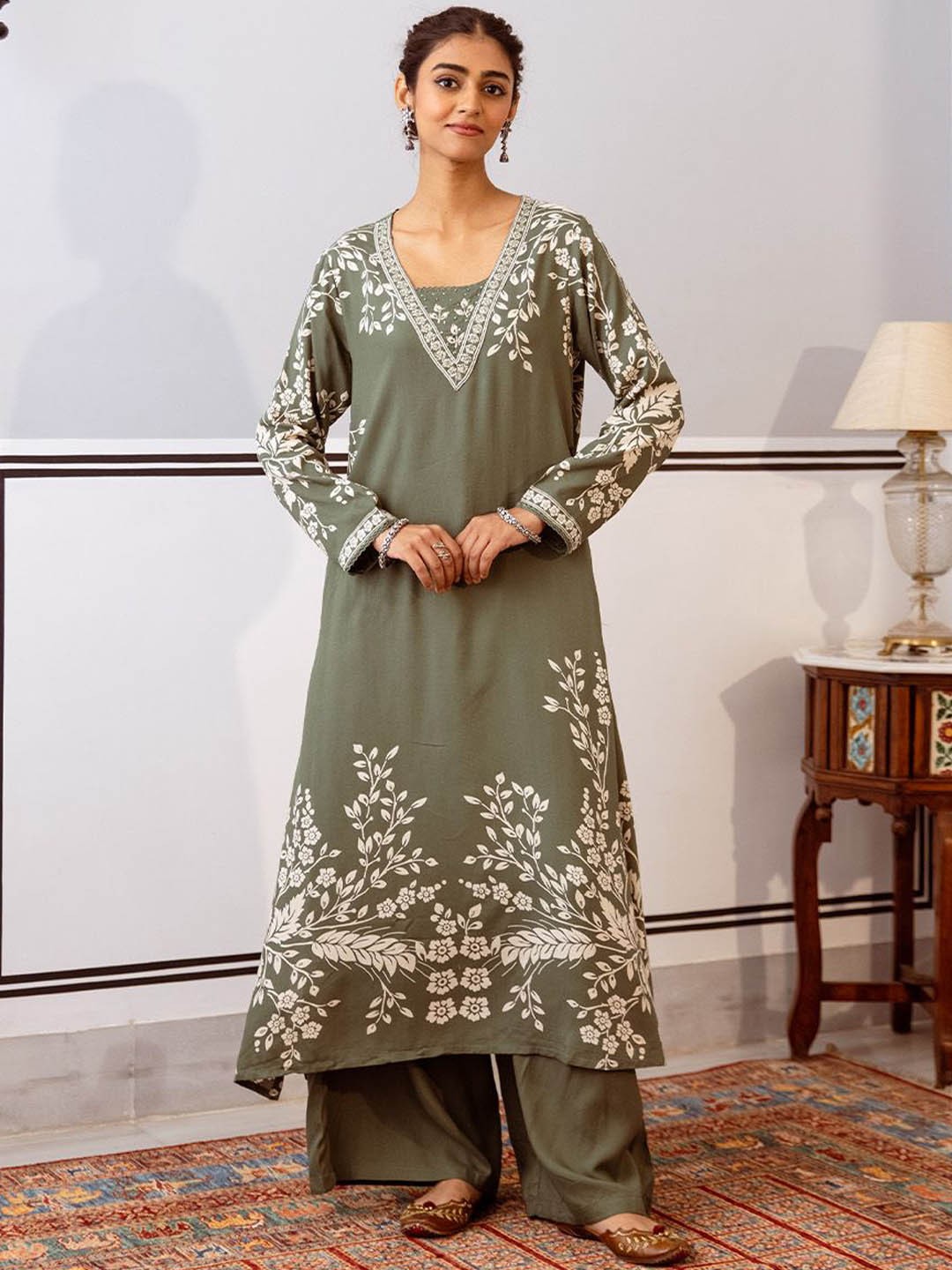 

Ishin Floral Printed V-Neck Flared Sleeves Straight Kurta With Palazzos, Green