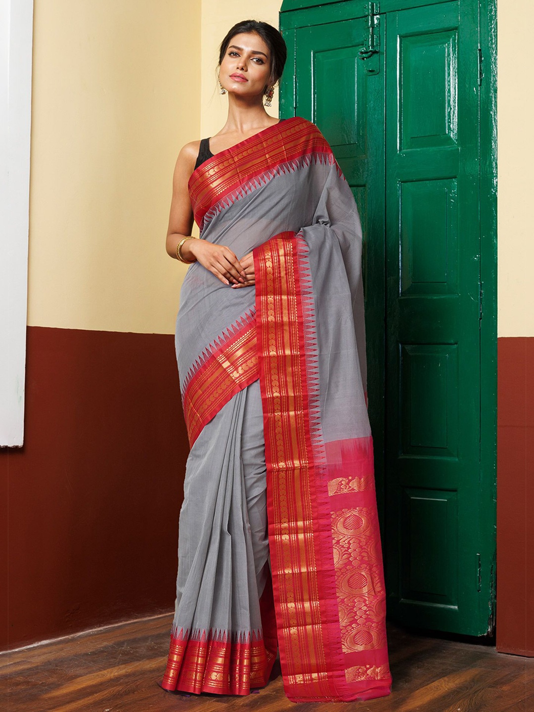 

Unnati Silks Woven Design Zari Pure Cotton Handloom Gadwal Saree, Grey