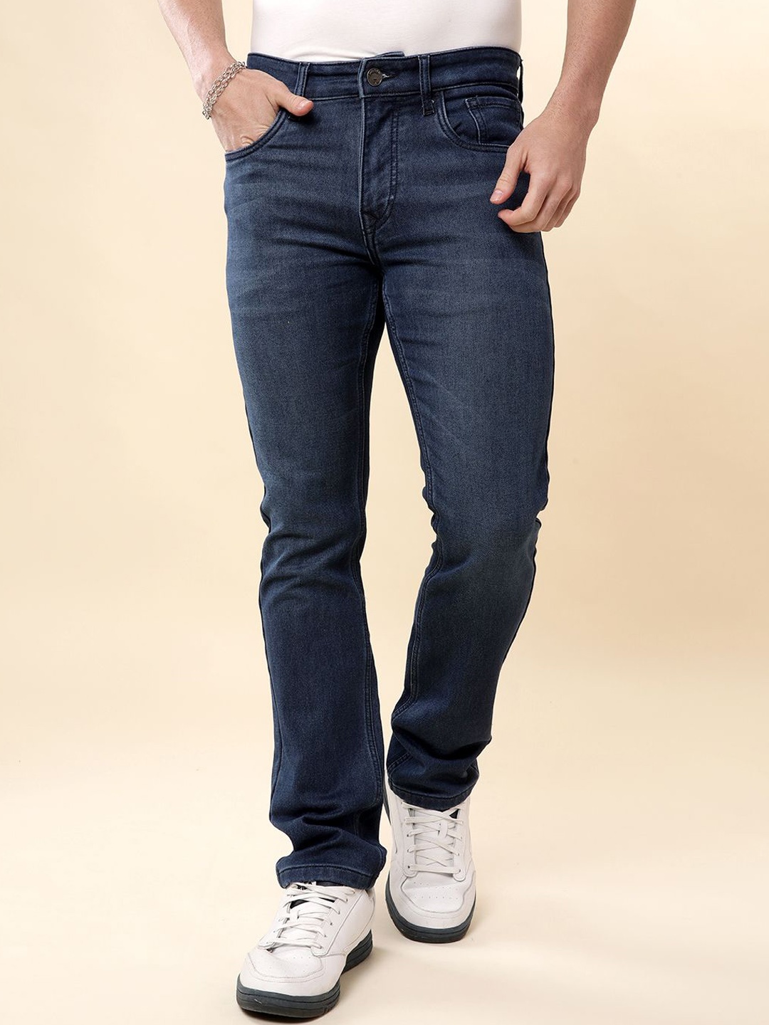 

WROGN Men Comfort Mid-Rise Straight Fit Jeans, Navy blue