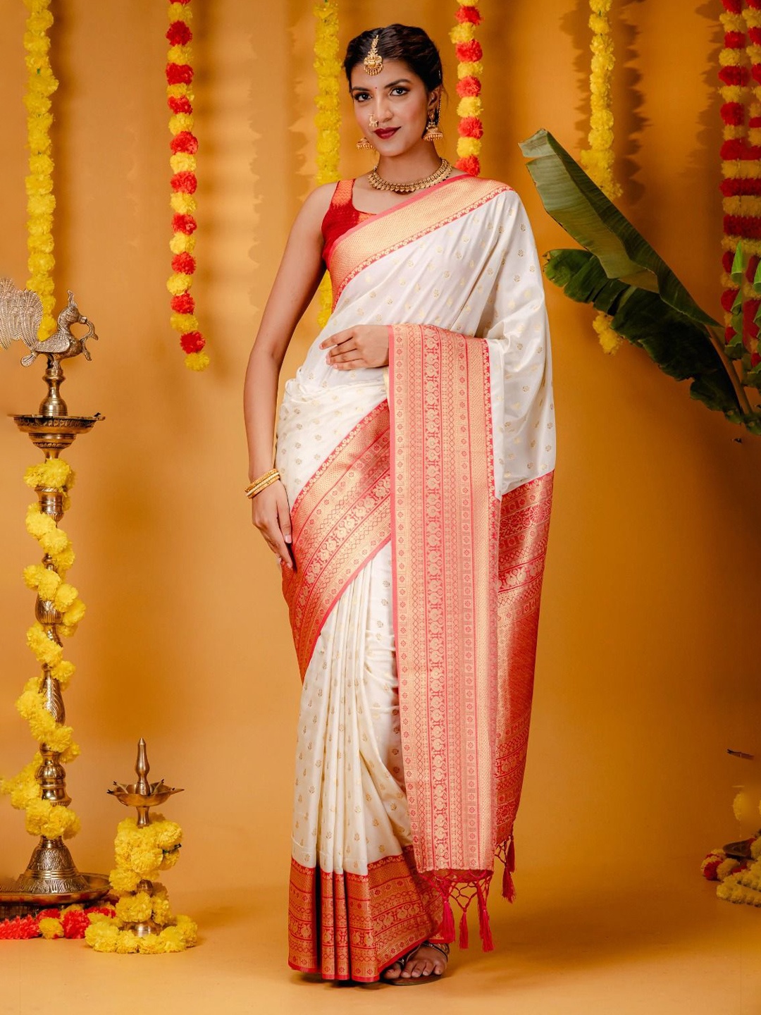 

JULEE Ethnic Motifs Woven Design Zari Pure Silk Kanjeevaram Saree, White