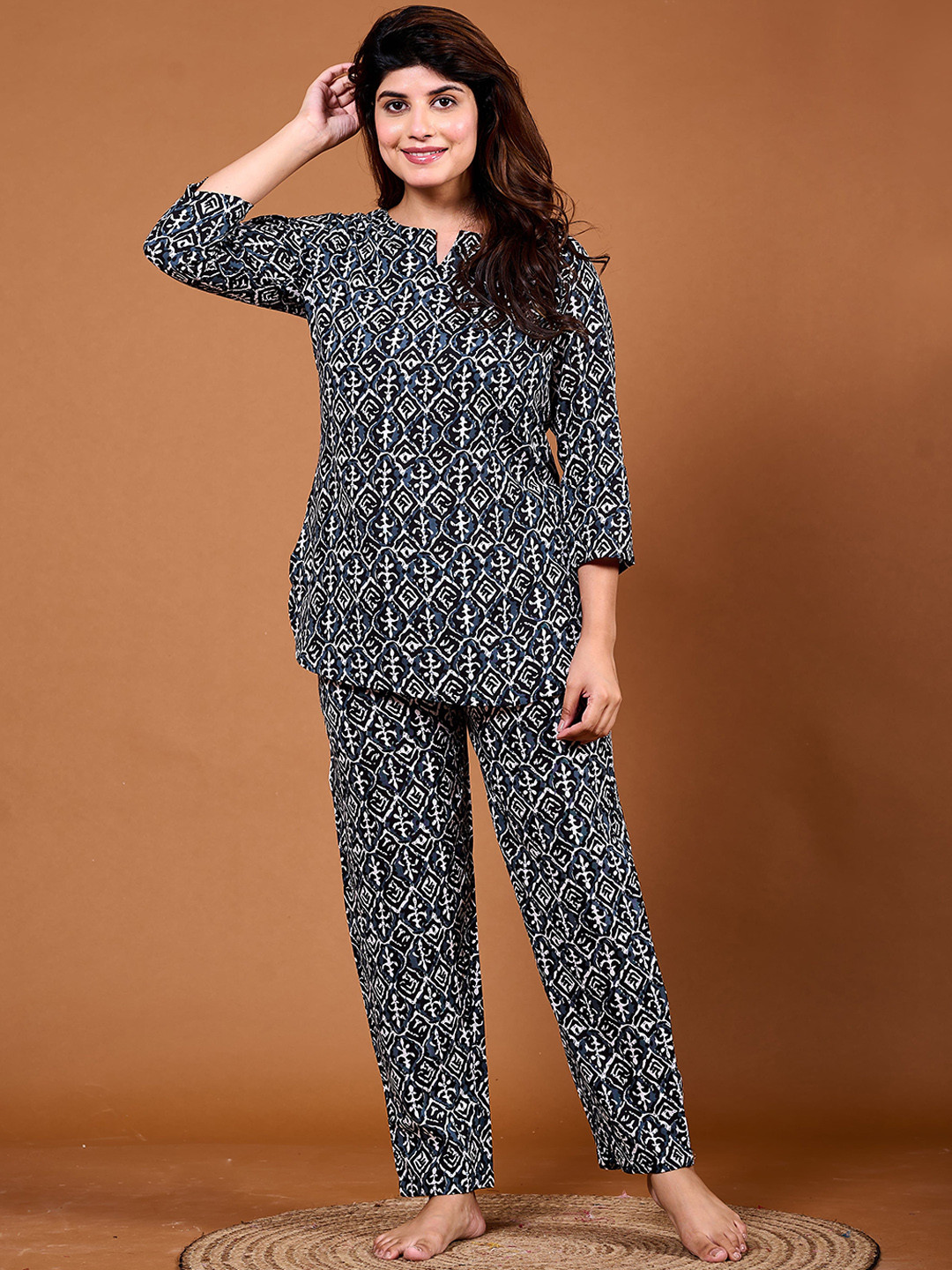 

MISS REKHA Women Ethnic Motifs Printed Night suit, Black