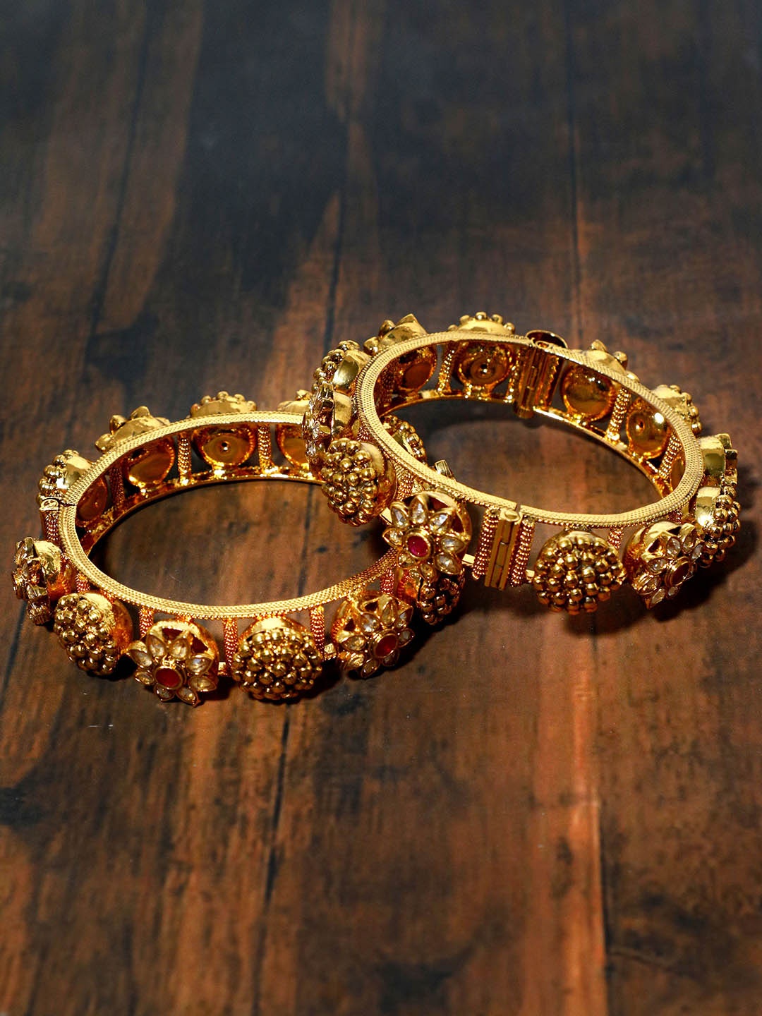 

KARATCART Set Of 2 Gold Plated Kundan Studded Jadau Bangles