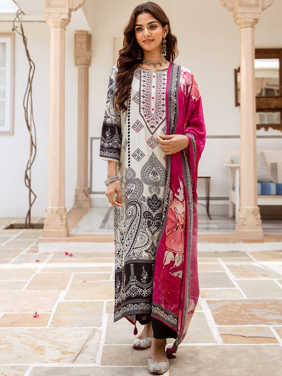 

Ishin White Ethnic Motifs Printed Straight Kurta With Trousers & Dupatta