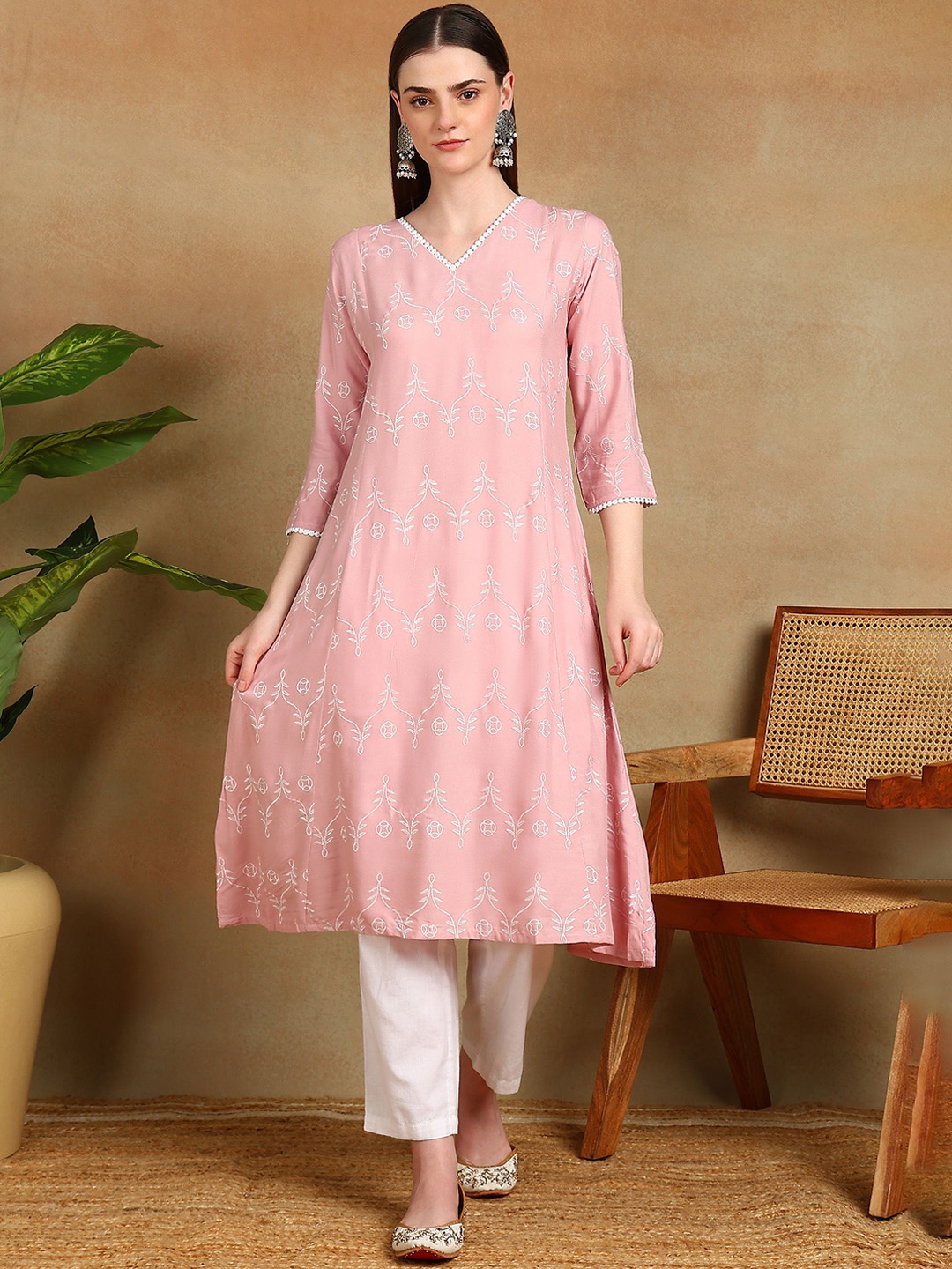 

KALINI Ethnic Motifs Embroidered Chikankari Pastels Straight Kurta, Pink
