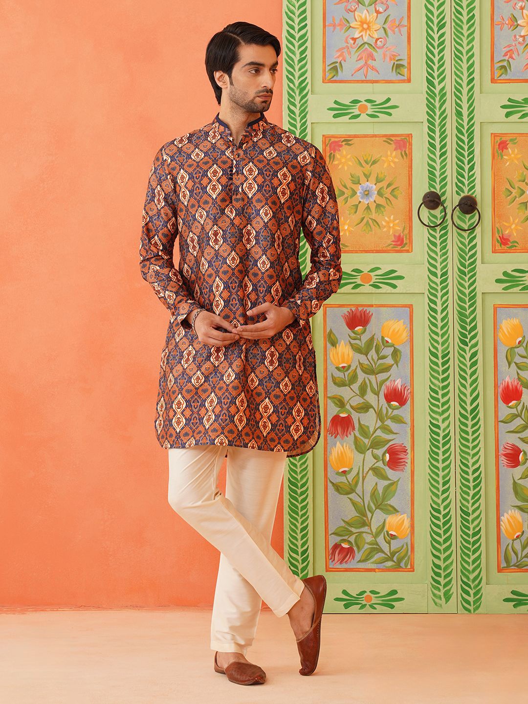 

TheEthnic.Co Geometric Printed Mandarin Collar Cotton Silk Straight Kurta, Navy blue