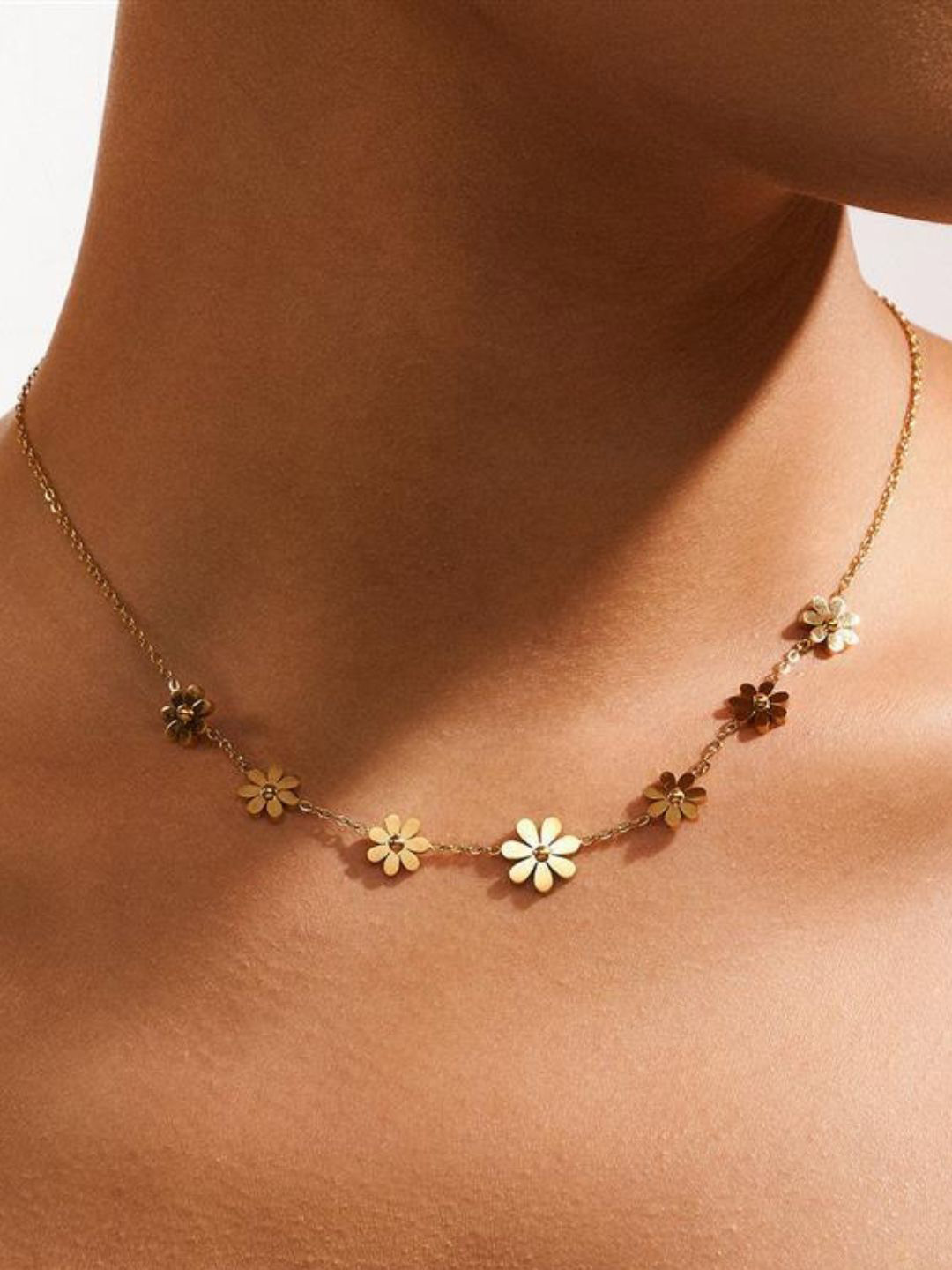 

AQUASTREET 18K Antitarnish Waterproof Floral Necklace, Gold