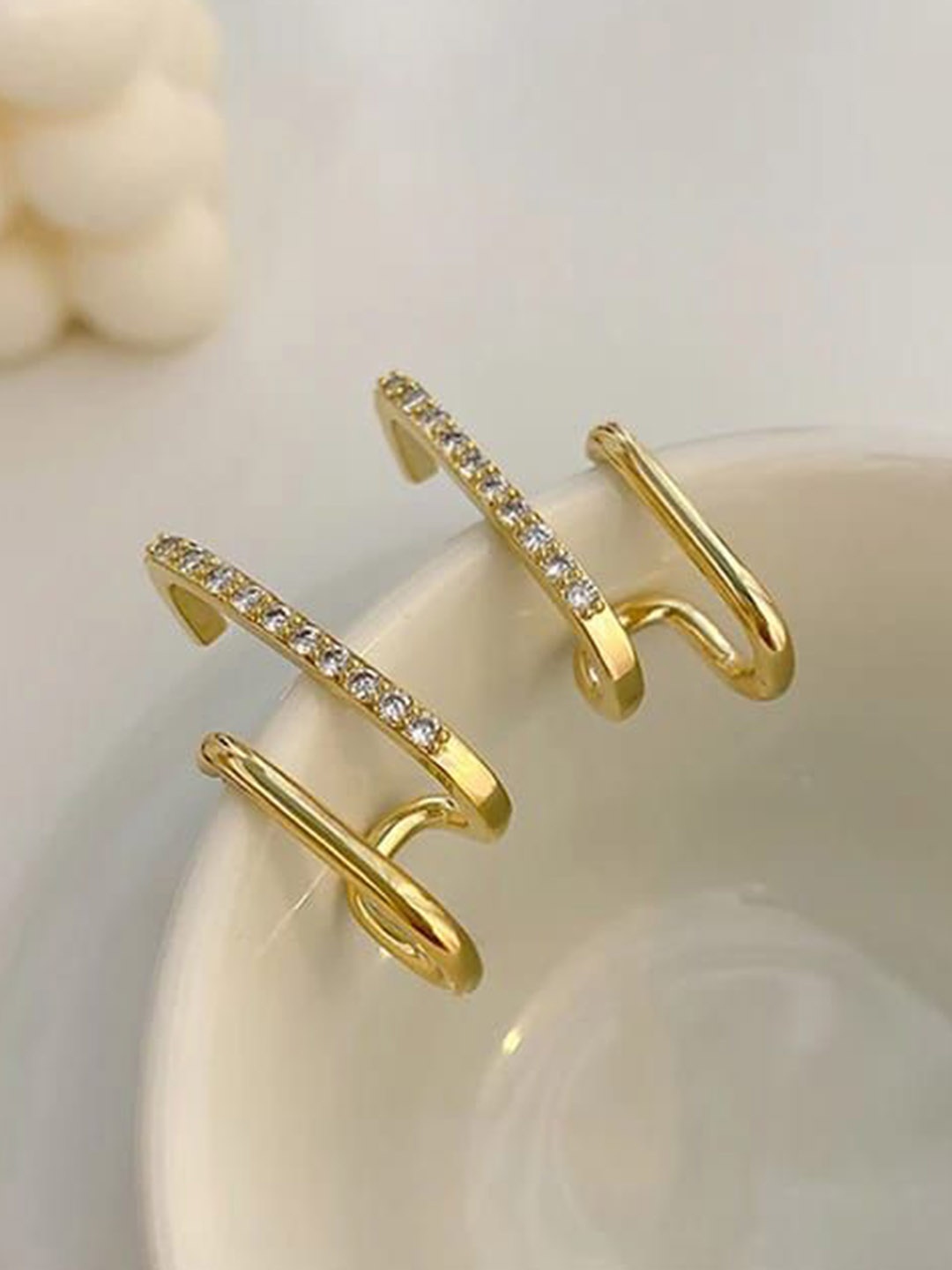 

YU FASHIONS Gold-Plated Rhinestone Studded Twisted Shaped Studs