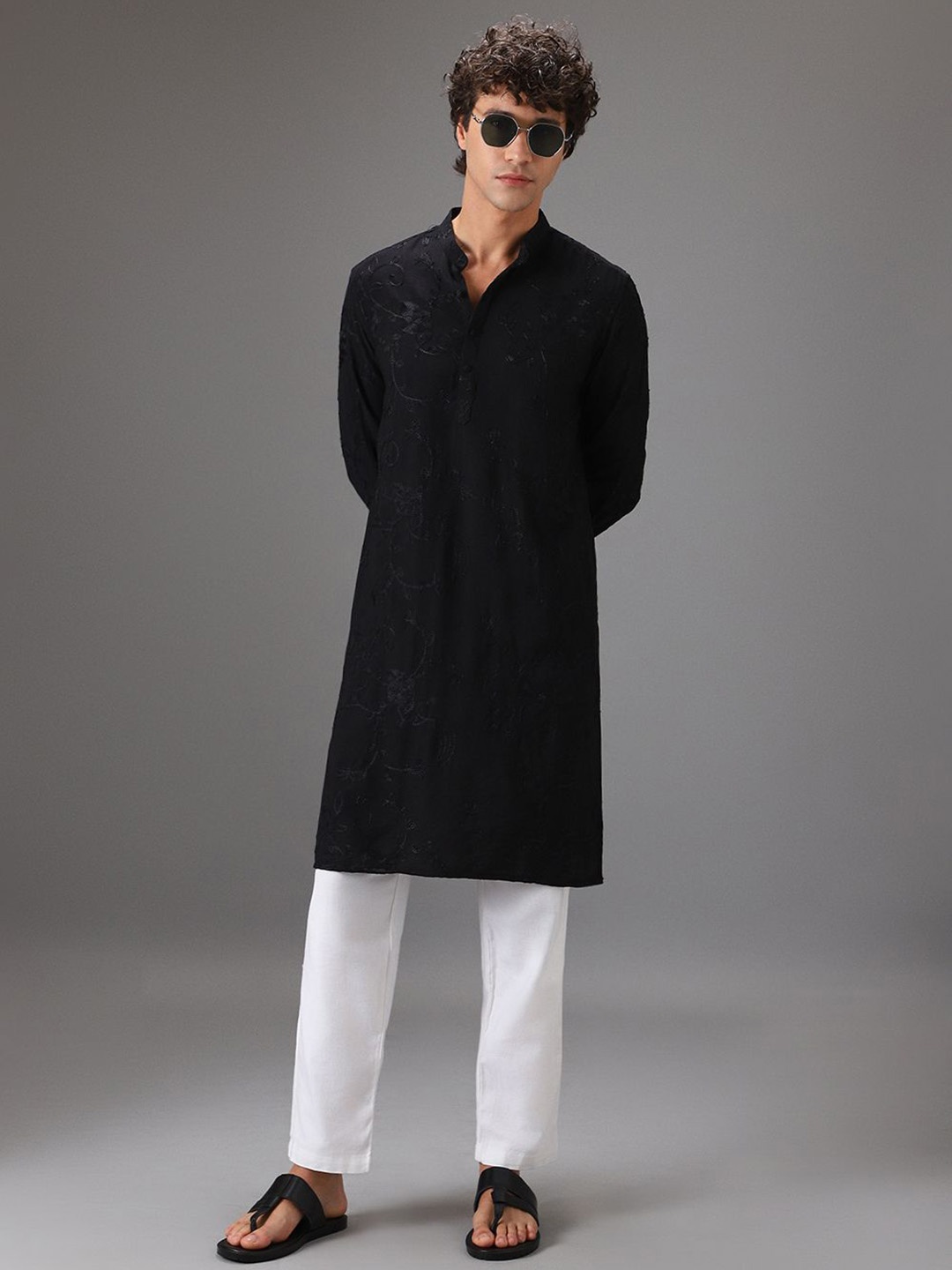 

Banana Club Floral Embroidered Thread Work Mandarin Collar Straight Kurta, Black