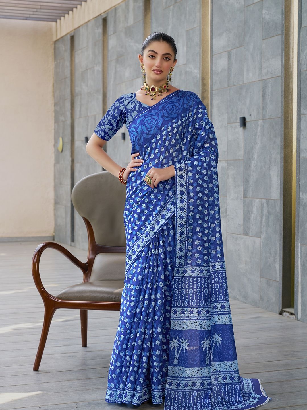 

KAYOMMI Ajrak Printed Pure Silk Sarees With Blouse Piece, Blue