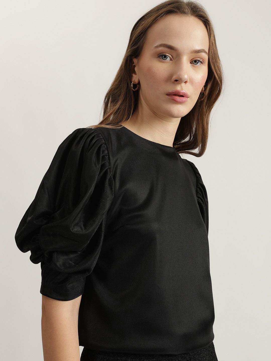 

CENTRESTAGE Women Round Neck Regular Crop Top, Black