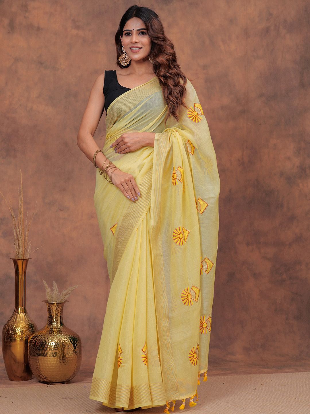

HEARTLOOM Embroidered Chanderi Saree, Yellow