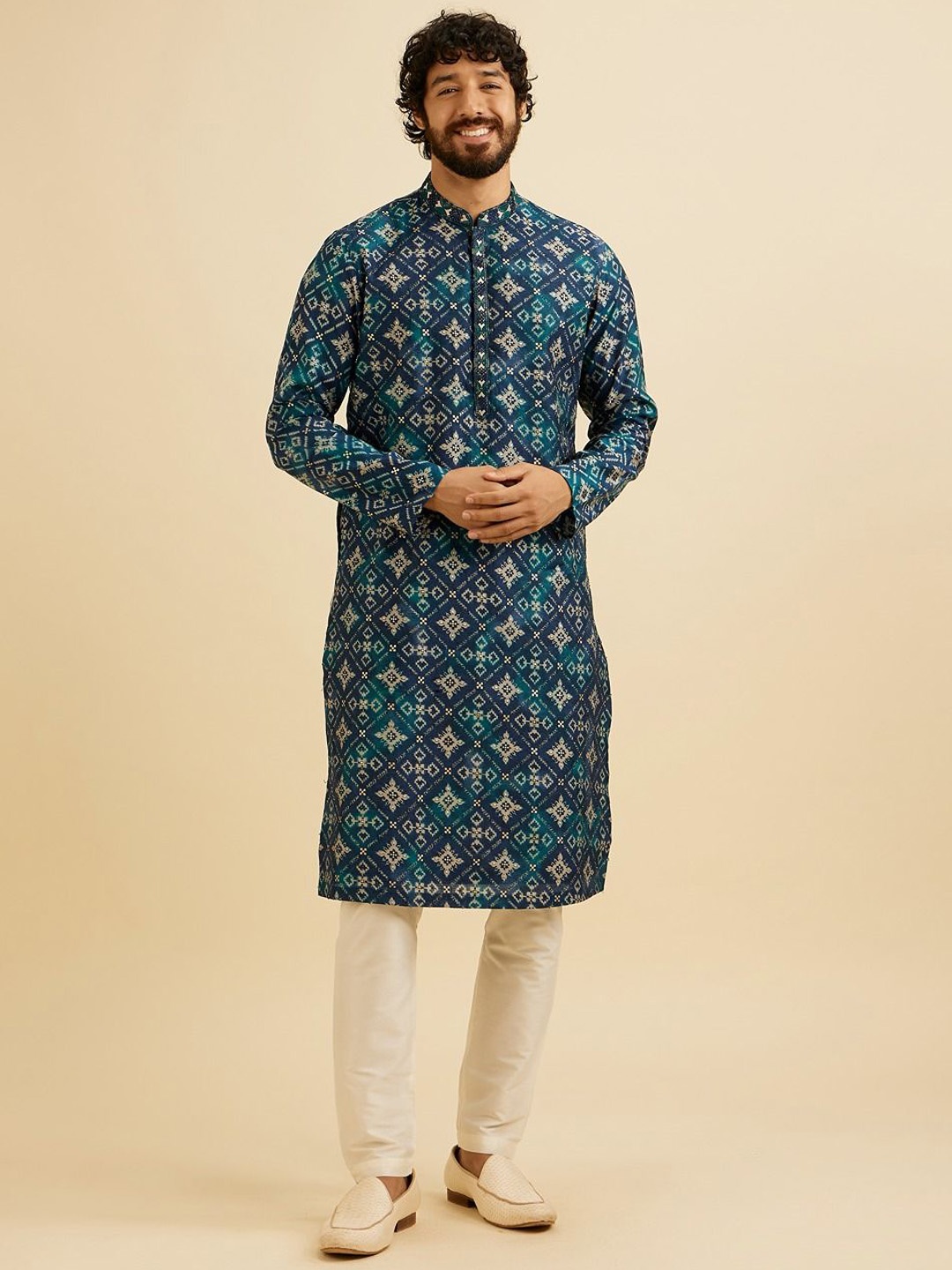 

Manyavar Ethnic Motifs Printed Sequinned Mandarin Collar Straight Kurta With Trousers, Blue