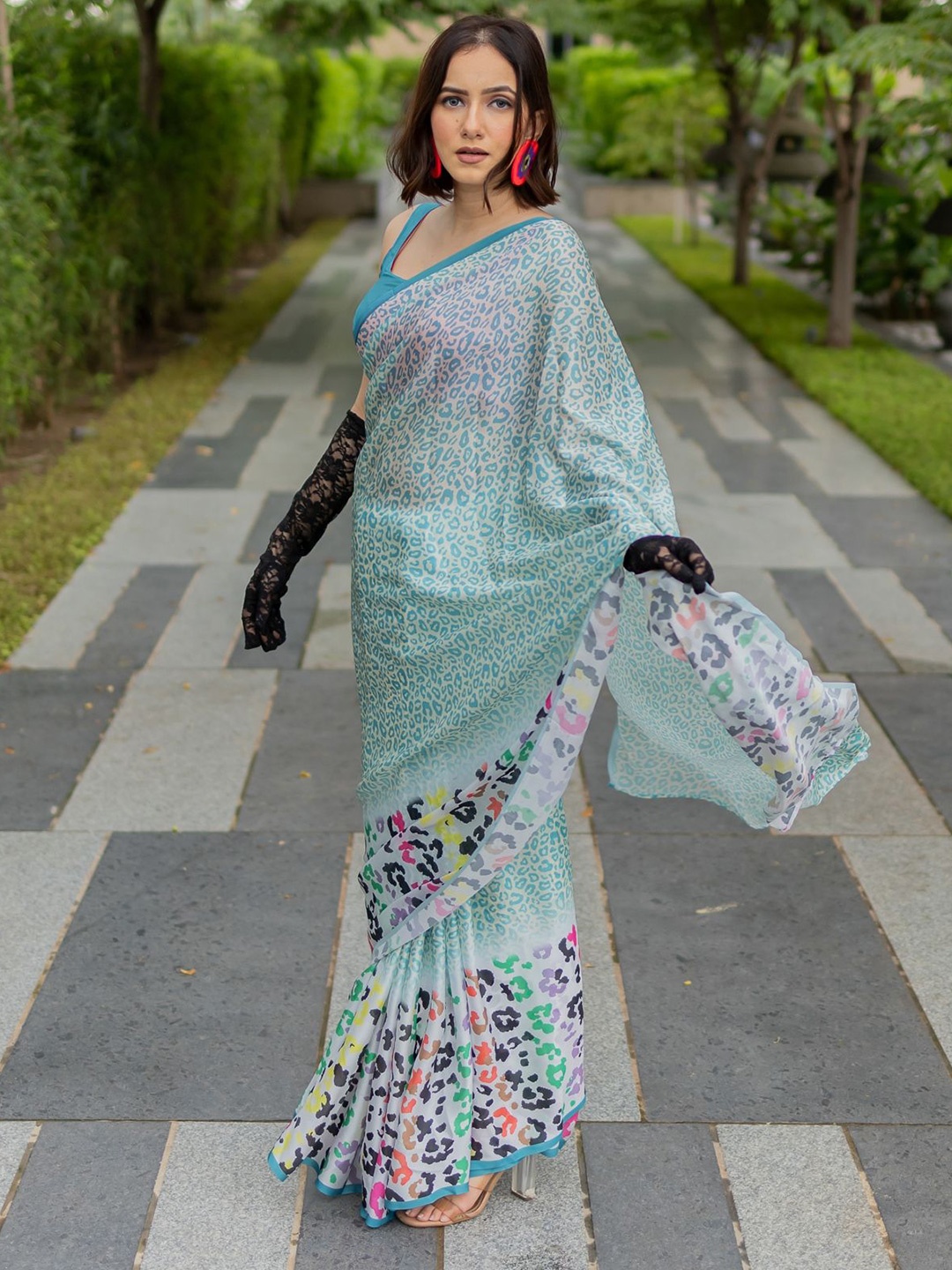 

MIRCHI FASHION Satin Saree, Off white