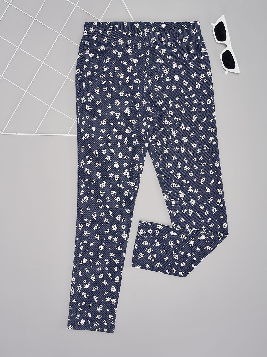 

Pantaloons Junior Girls Cotton Mid-Rise Slim- Fit Floral Printed Trousers, Navy blue