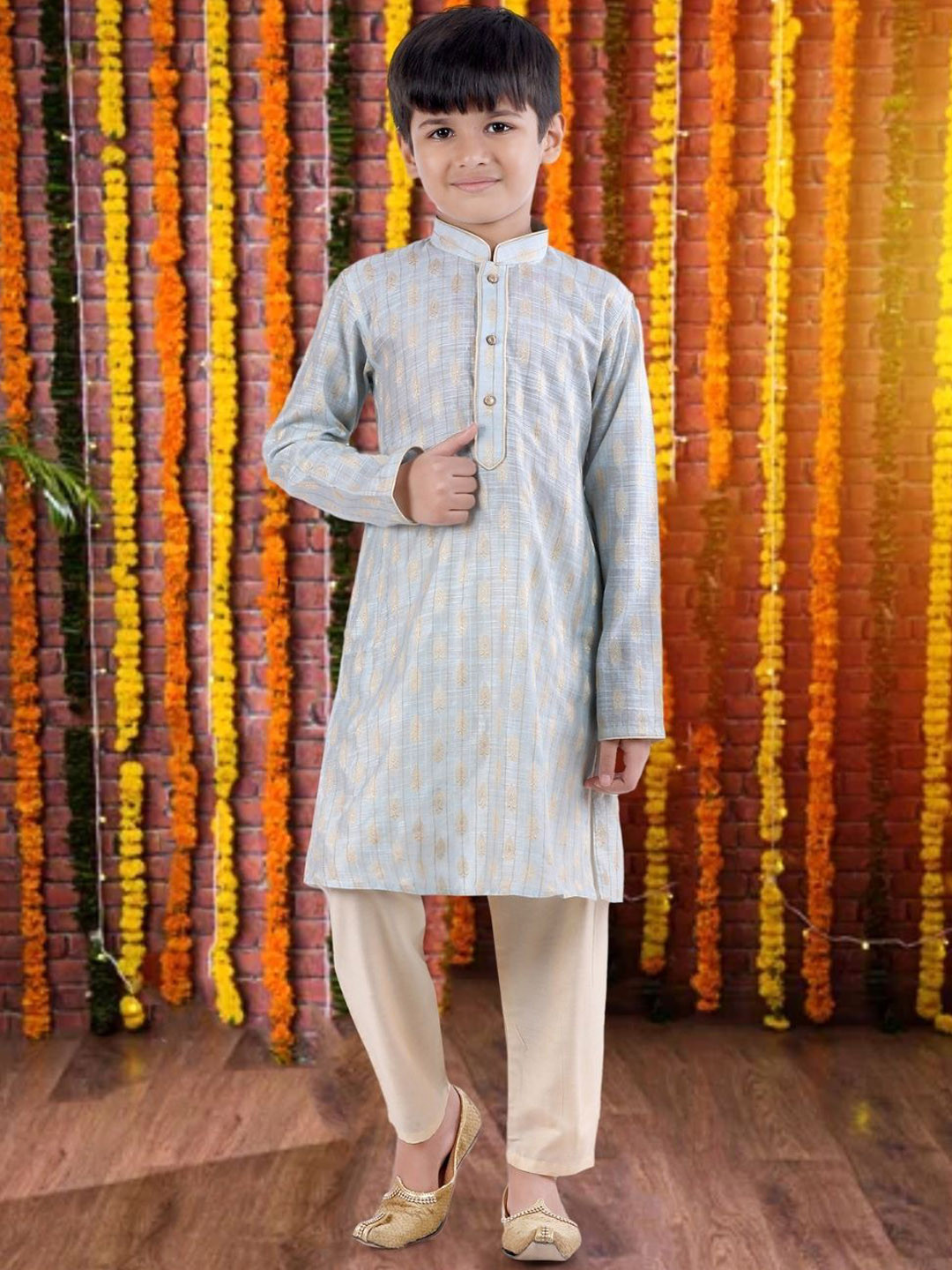 

Pehanaava Boys Ethnic Motifs Woven Design Mandarin Collar Pure Cotton Kurta & Pyjama, Grey