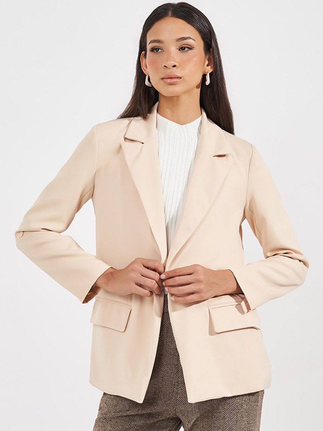 

Styli Women Regular Fit Longline Single-Breasted Blazer, Beige