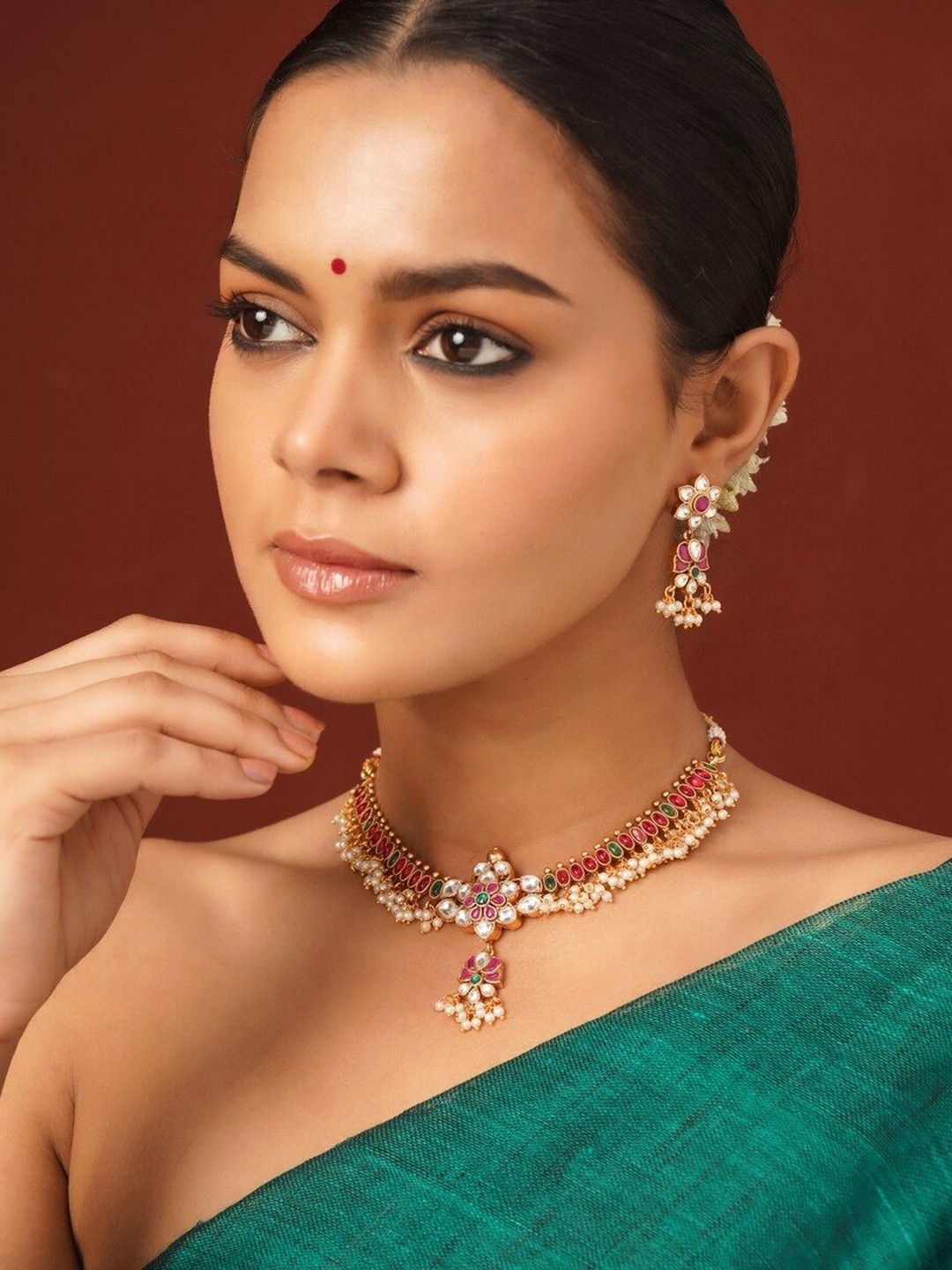 

JAYPORE Gold-Plated Stone Studded & Beaded Jewellery Set