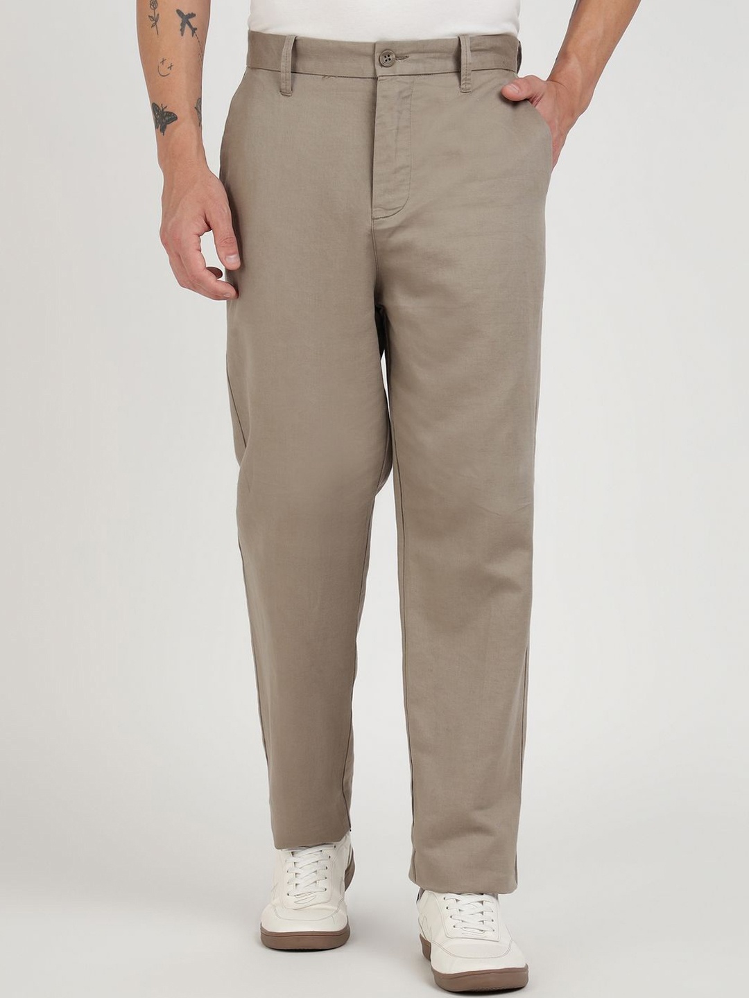 

GUESS Men Mid-Rise Chinos Trousers, Taupe