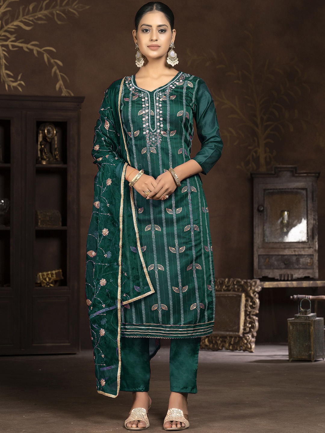 

Maroosh Floral Embroidered Unstitched Jacquard Dress Material, Turquoise blue