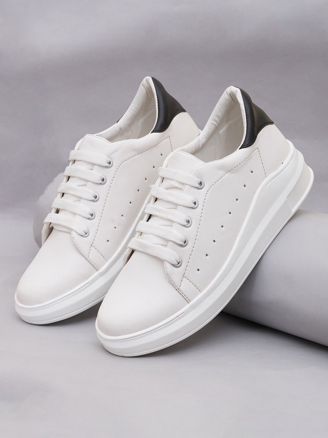 

PLANET WALK Women Colourblocked Lace-Ups Sneakers, White