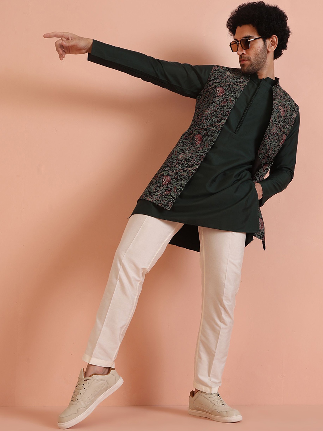 

KISAH Mandarin Collar Straight Kurta With Trouser, Black