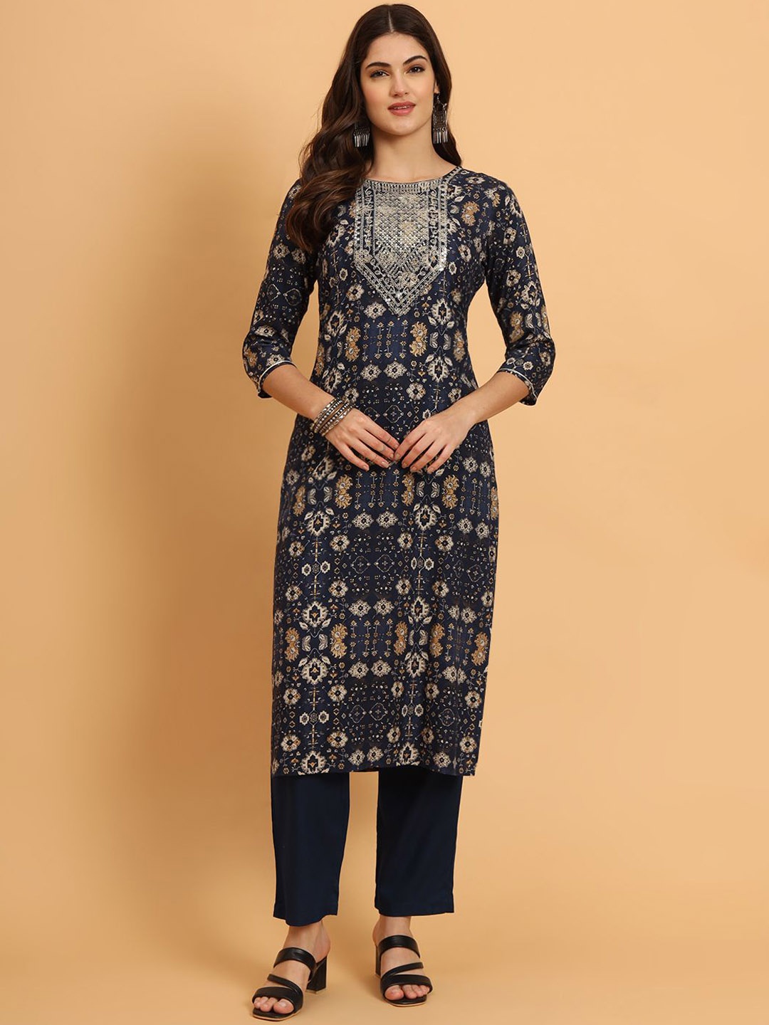 

AAYUMI Floral Printed Round Neck Mirror Work Straight Kurta, Blue