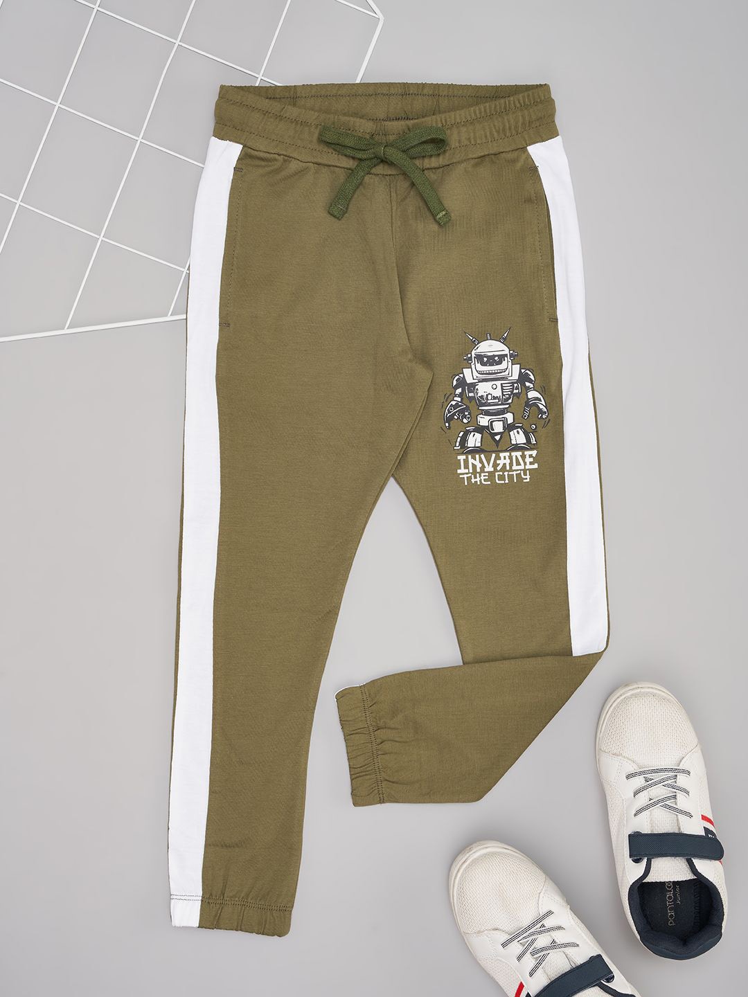 

Pantaloons Junior Boys Colourblocked Cotton Mid-Rise Regular Fit Joggers, Olive