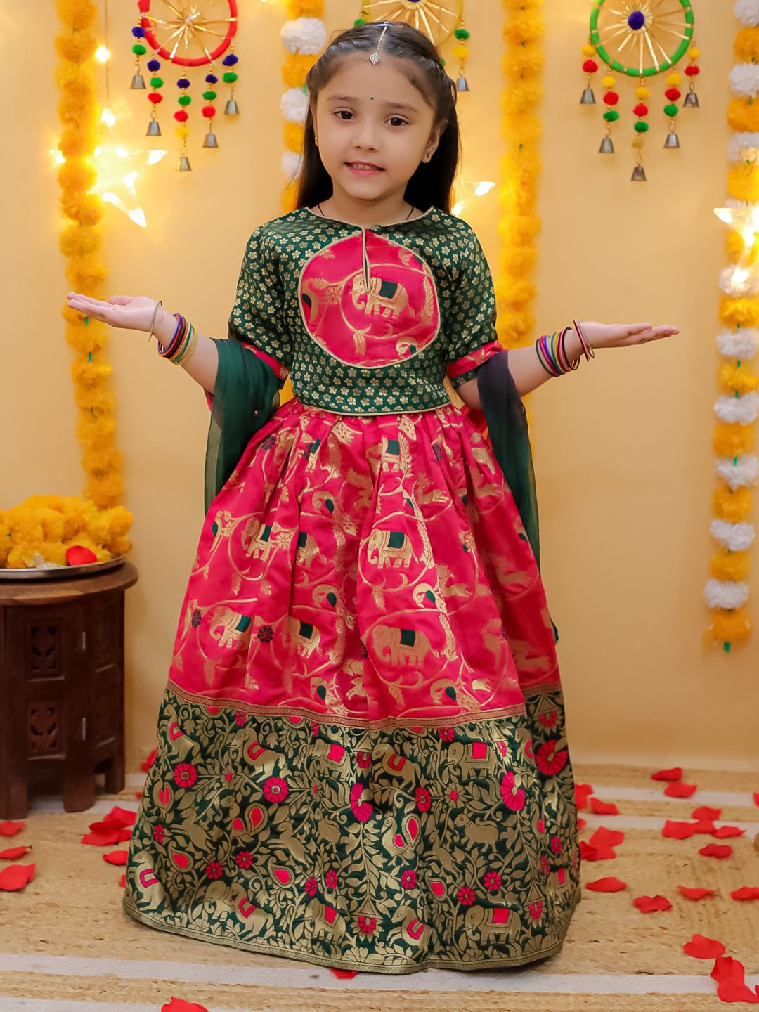 

BownBee Girls Floral Woven Design Zari Jacquard Ready to Wear Lehenga & Blouse & Dupatta, Green