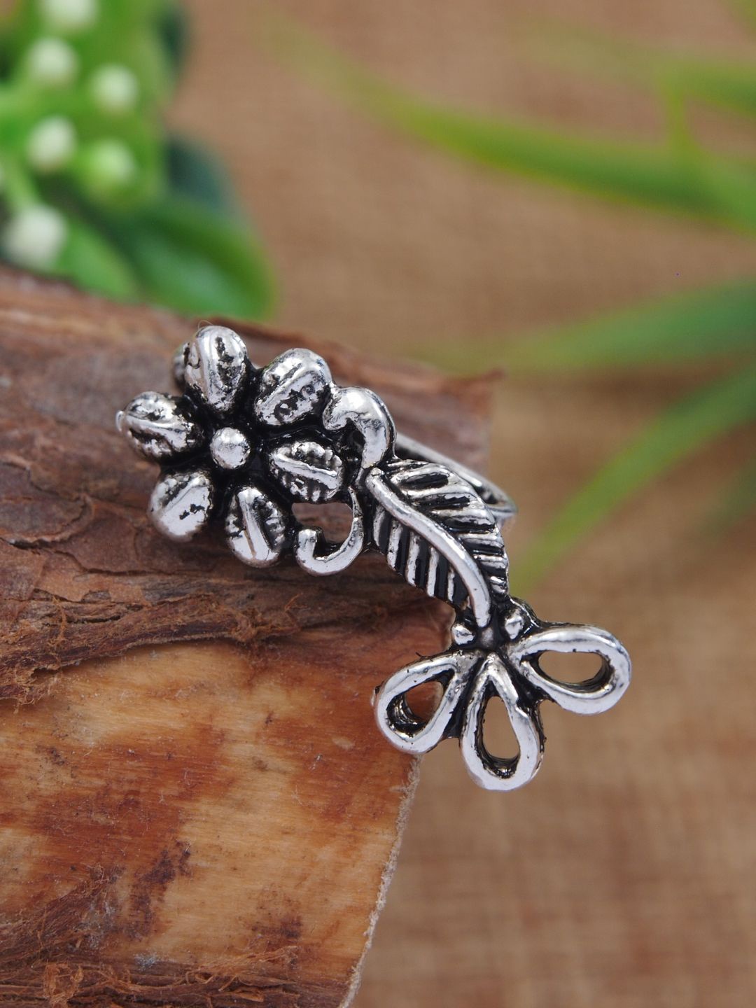 

I Jewels Silver-Plated Oxidised Stud Nosepin