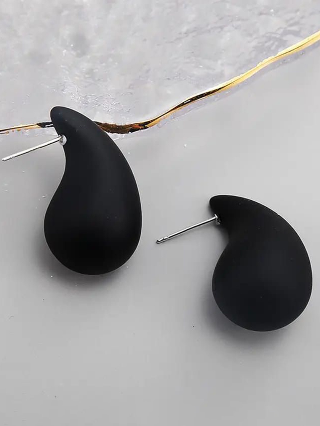 

YU FASHIONS Teardrop Shaped Drop Earrings, Black