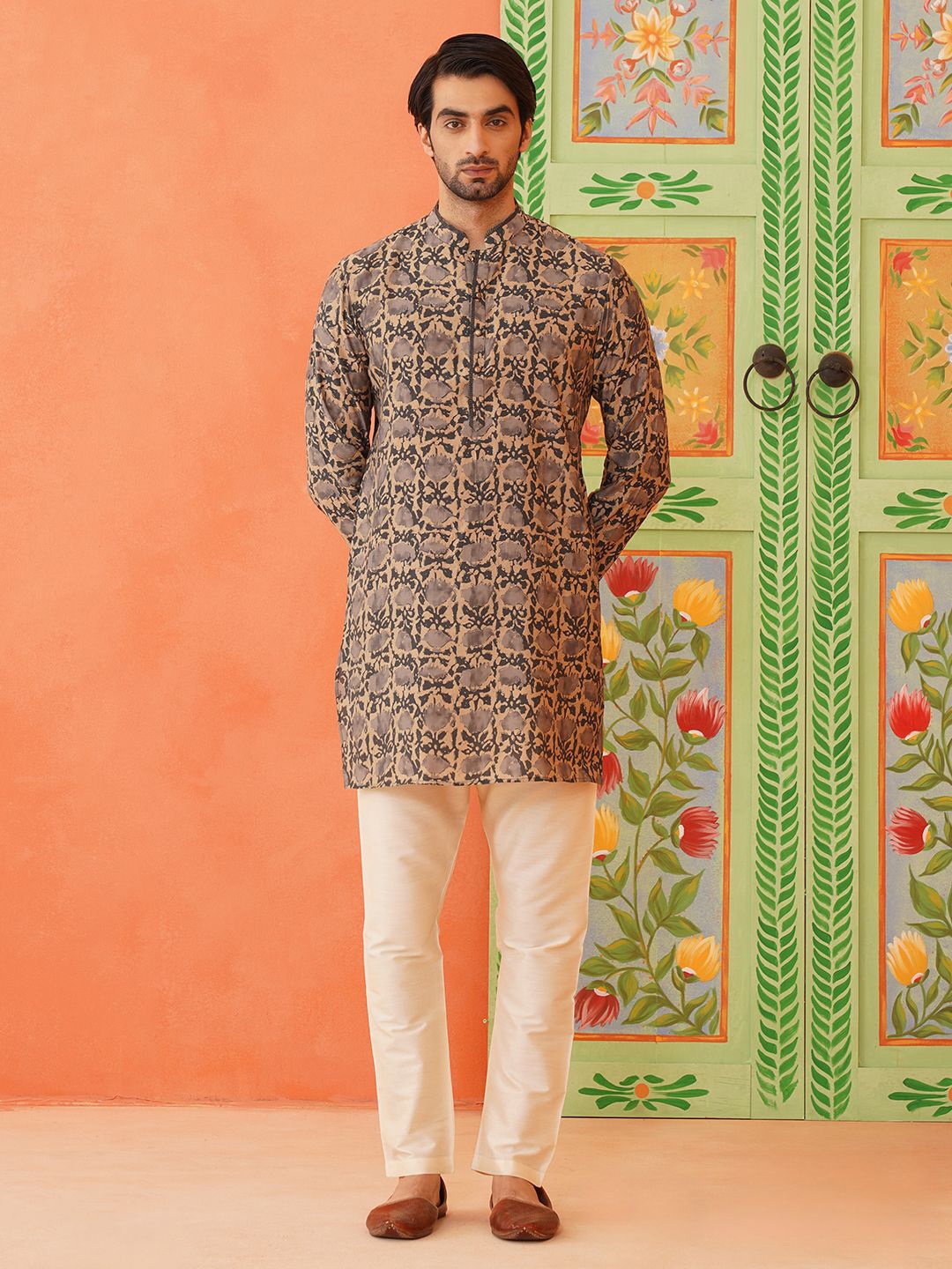 

TheEthnic.Co Floral Printed Sequinned Mandarin Collar Straight Kurta, Green