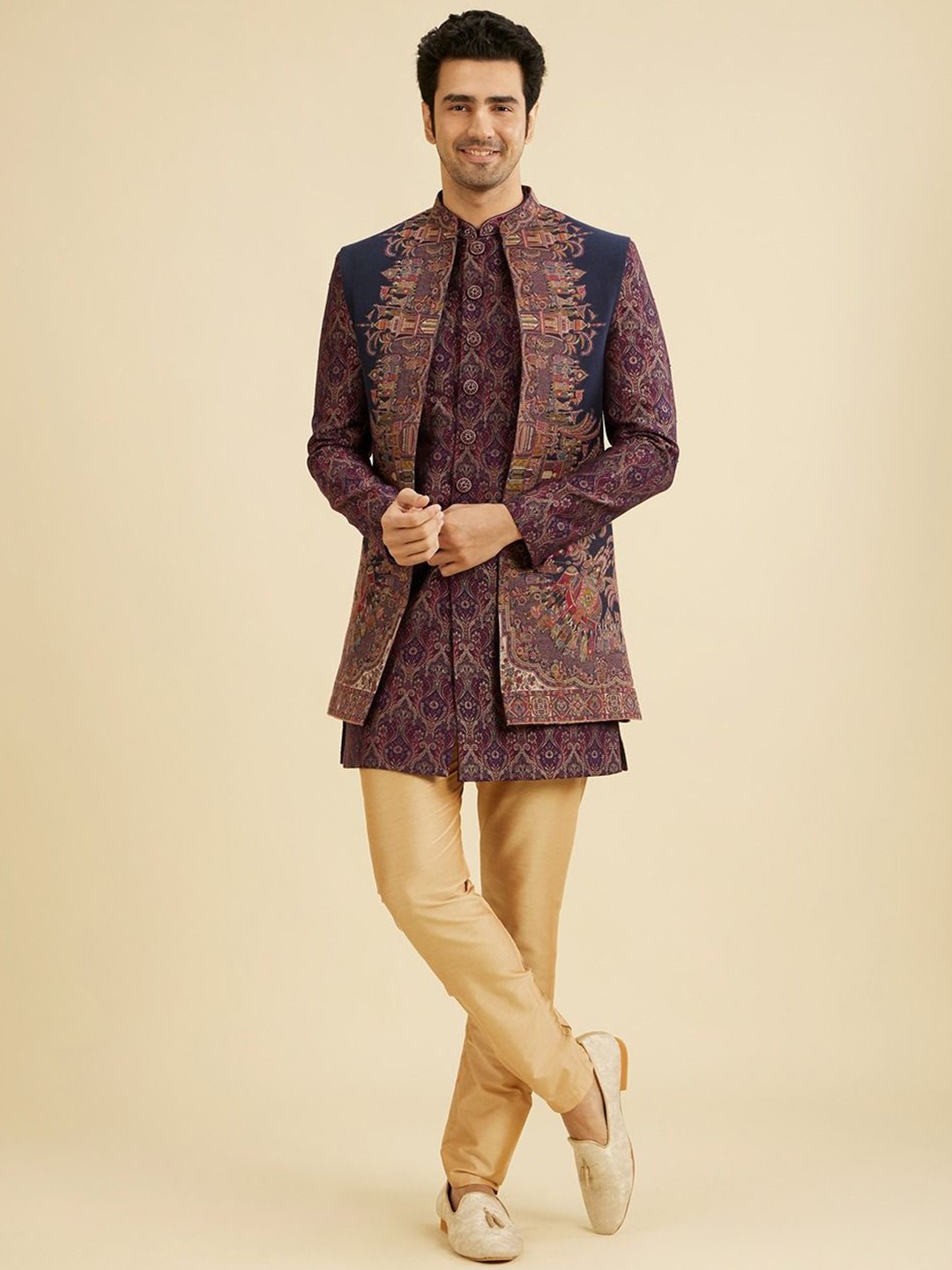 

Manyavar Men Embroidered Sherwani Set, Navy blue