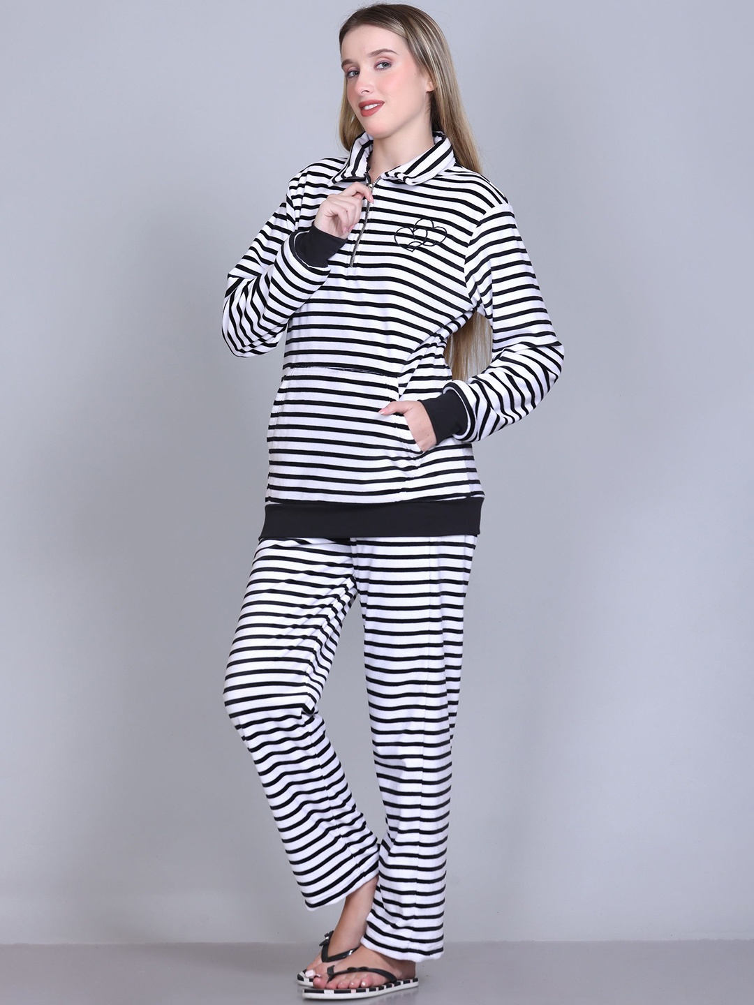 

CUSHYBEE Women Striped Night suit, White