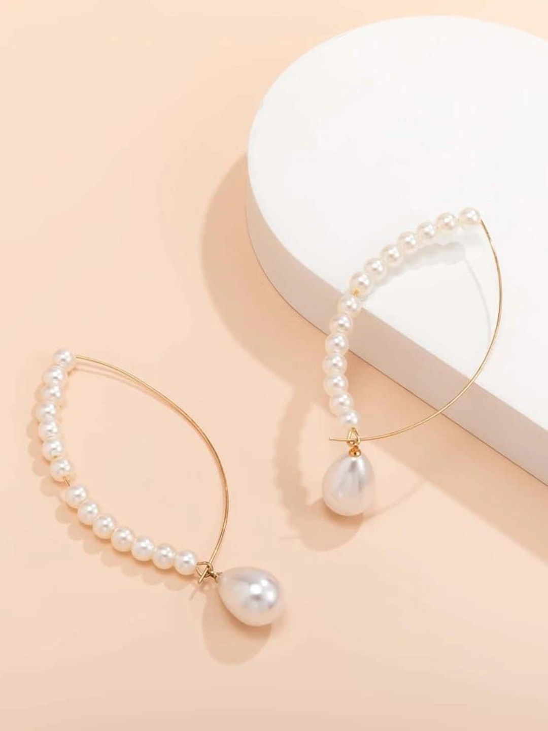 

YU FASHIONS Gold-Plated Beaded Geometric Drop Earrings